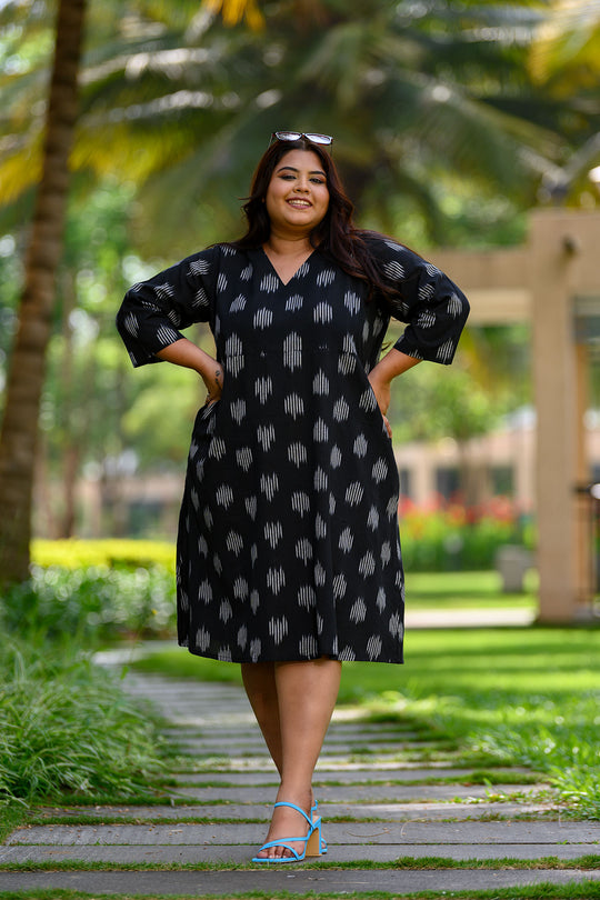 Inaya Ikat dress - Black