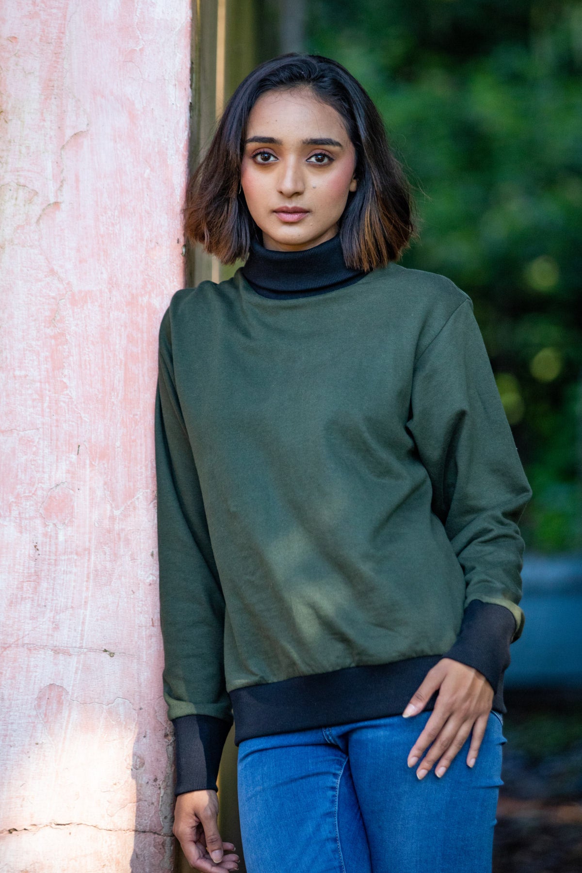 Bea Turtle Neck Pullover - Olive Green
