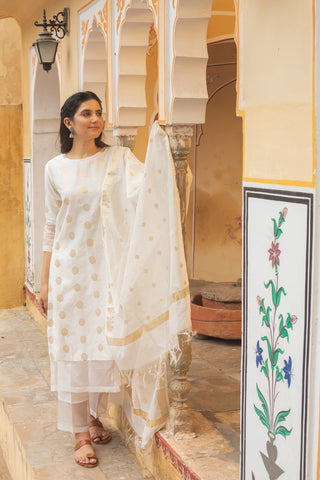 Heera Ivory Jacquard Silk Kurta, Pants and Dupatta - Set